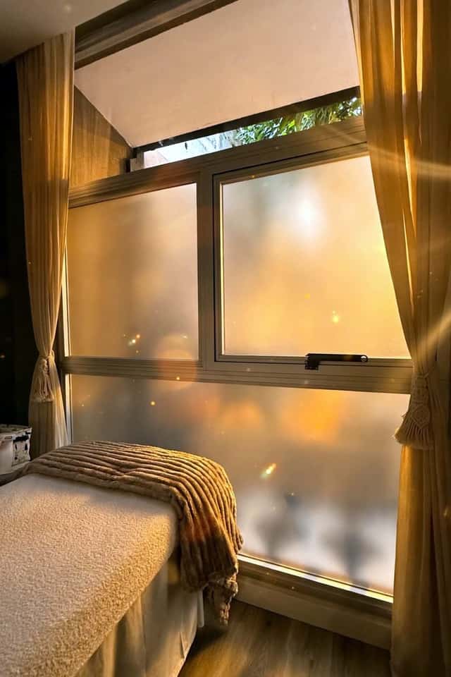 Cabina con luz de tarde