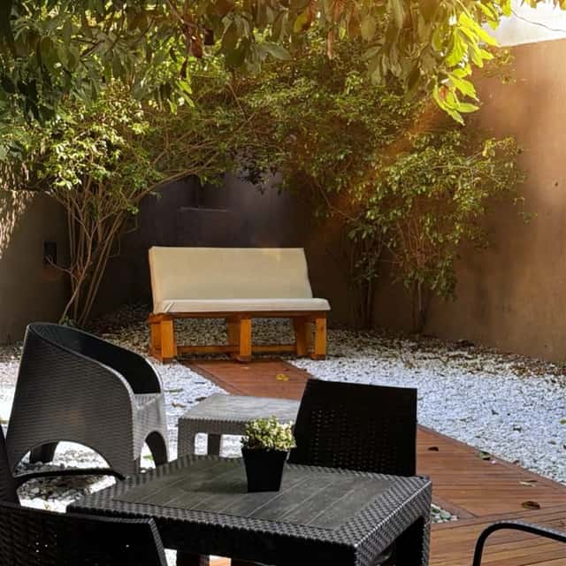Mesas en el patio