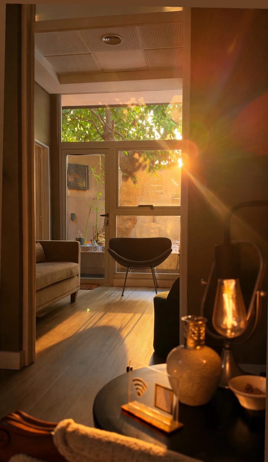 El living de Spazio con la luz de la tarde